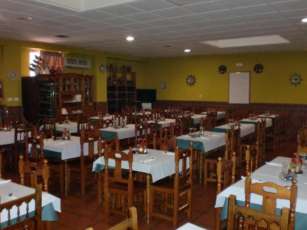 Hostal Las Tres Jotas Alcaracejos Exterior photo